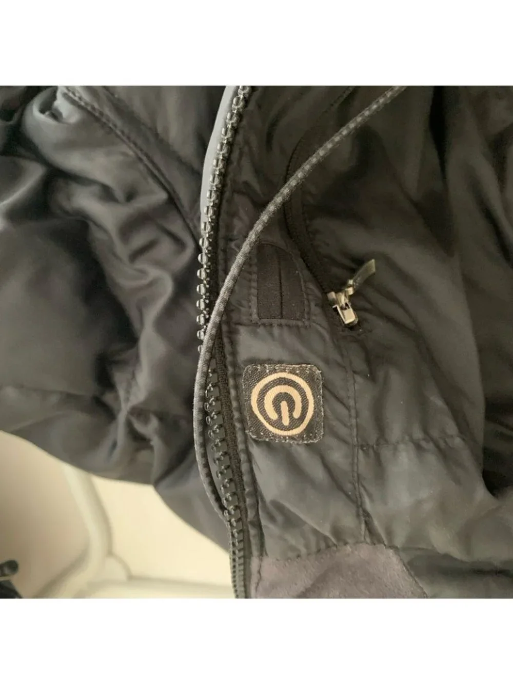 The North Face Women's Medium Black Aconcagua 3 Puffer Down Jacket READ